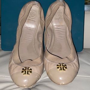 Tory Burch Jolie Ballet Flat 8 French Grey Leather Elasticized Trim Logo Toe Cap